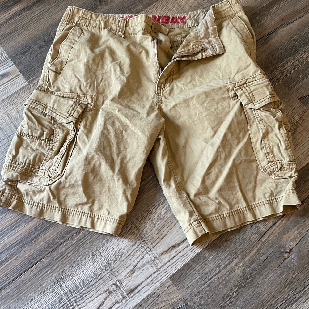 Men’s Union Bay size 34 cargo shorts